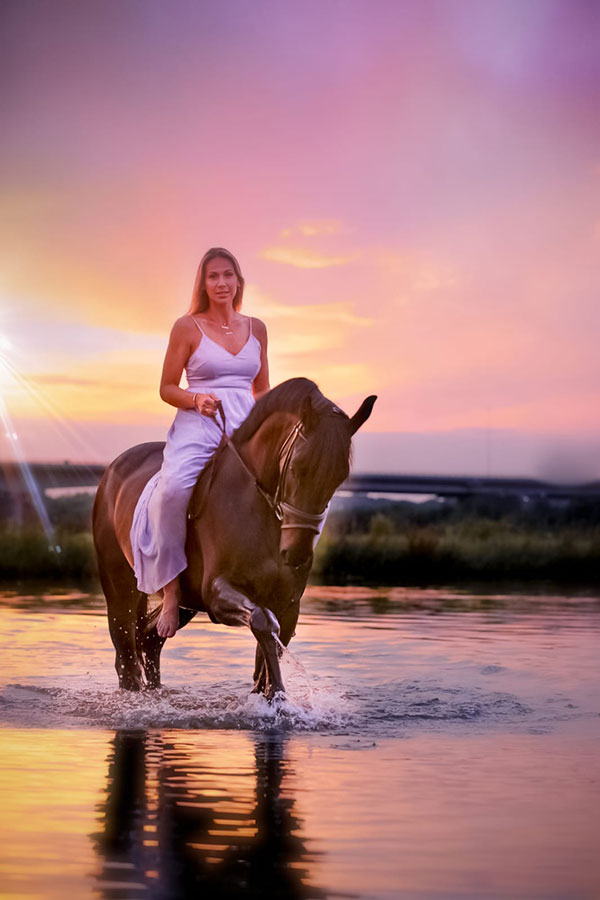 Paard Caprice in het water