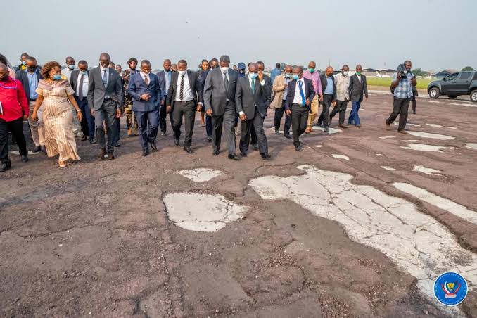 Inauguration de l’asphalte de la piste de l’aéroport de Ndolo