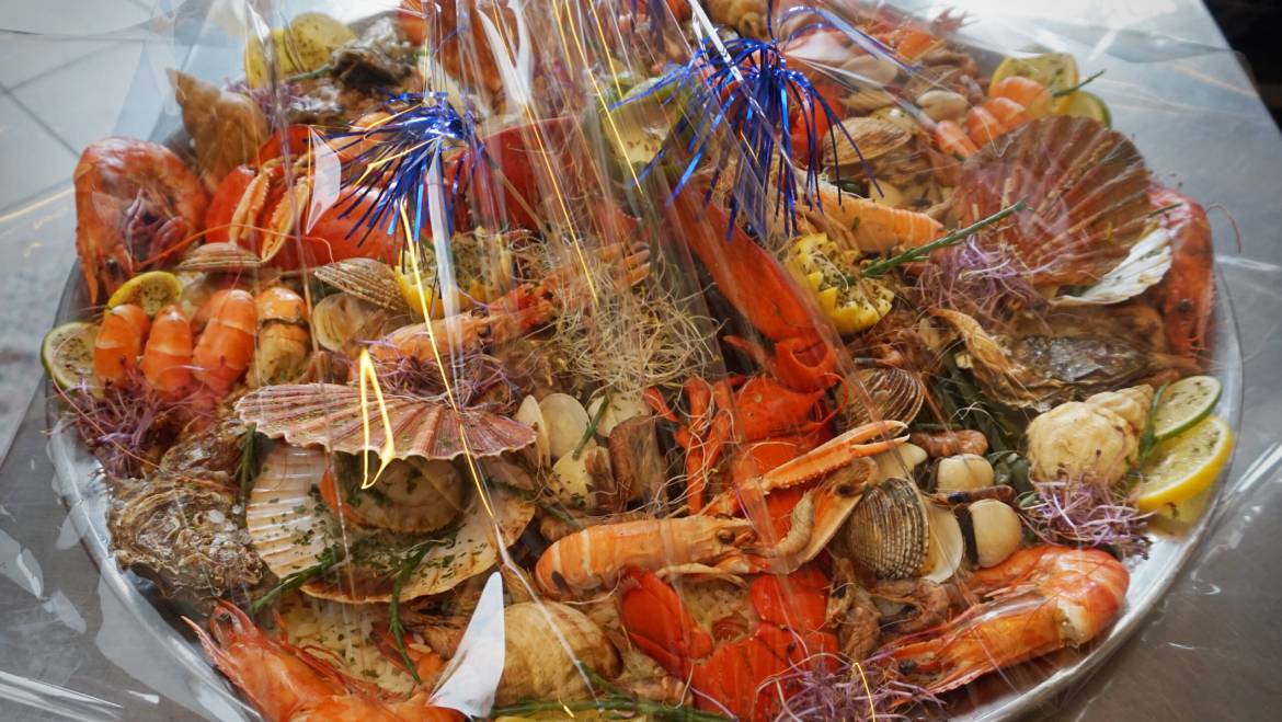 Paella et plateau de fruits de mer