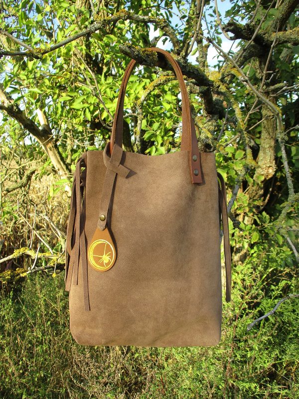 Handtasche handbag aus Rindsleder cowleather Wildleder nougatfarben beige
