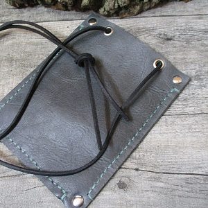 Brustbeutel neck_pouch graublau genietet Lederband - MONDSPINNE® Ledertaschenmanufaktur