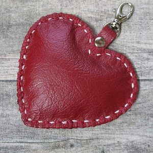 Schlüsselanhänger Taschenbaumler Herz rot Leder - MONDSPINNE® Ledertaschenmanufaktur