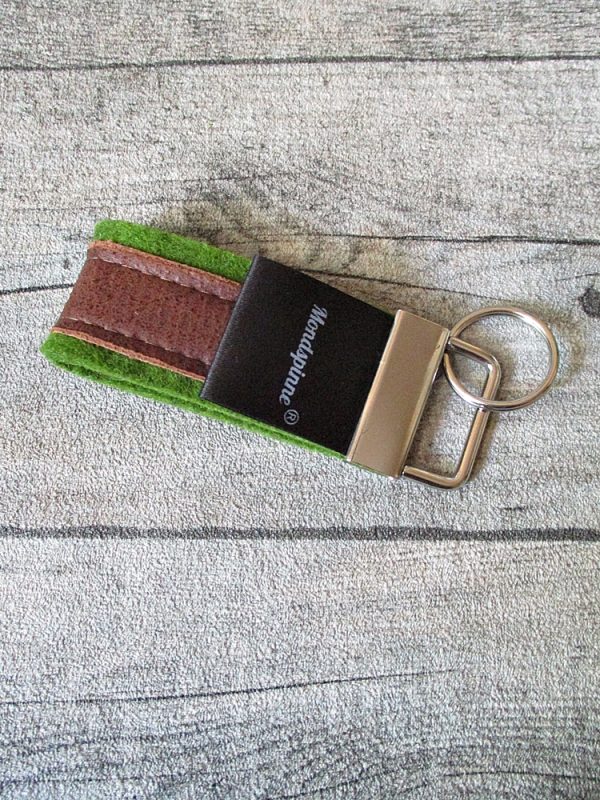 Schlüsselanhänger keychain lanyard braun grün Leder Wollfilz - MONDSPINNE Ledertaschenmanufaktur