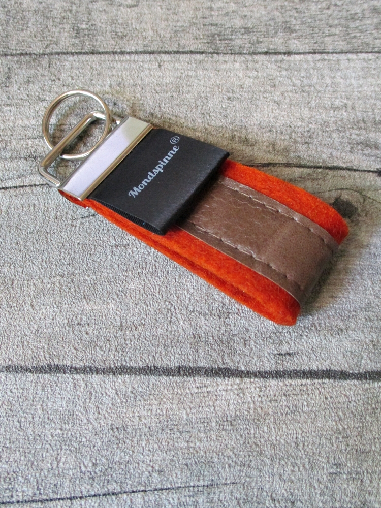 Schlüsselanhänger keychain lanyard braun orange Leder Wollfilz - MONDSPINNE Ledertaschenmanufaktur