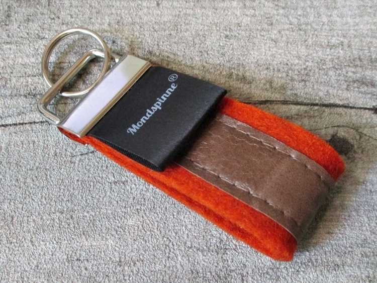 Schlüsselanhänger keychain lanyard braun orange Leder Wollfilz - MONDSPINNE Ledertaschenmanufaktur