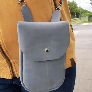 Gürteltasche Handytasche hellblau-regenbogenfarben Leder Magnetverschluss - MONDSPINNE Ledertaschenmanufaktur