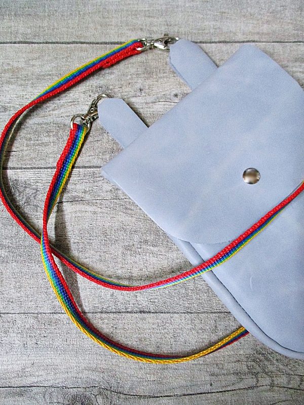 Handtasche Gürteltasche Handytasche hellblau-regenbogenfarben Leder Magnetverschluss - MONDSPINNE Ledertaschenmanufaktur