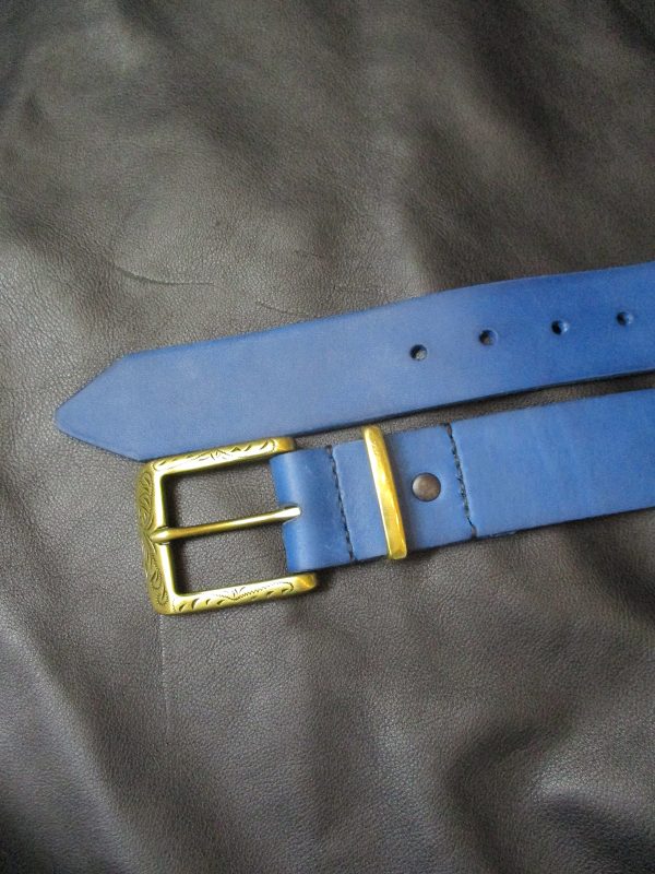 Ledergürtel 100 blau dodgerblue azurblau-messingfarben 40mm - MONDSPINNE® Ledertaschenmanufaktur