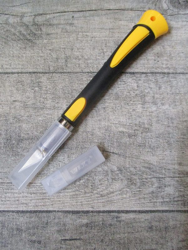 Skalpell Messer Cutter Scalpell schwarz-gelb Kunststoff Metall Ersatzklingen - LEDERTASCHENMANUFAKTUR