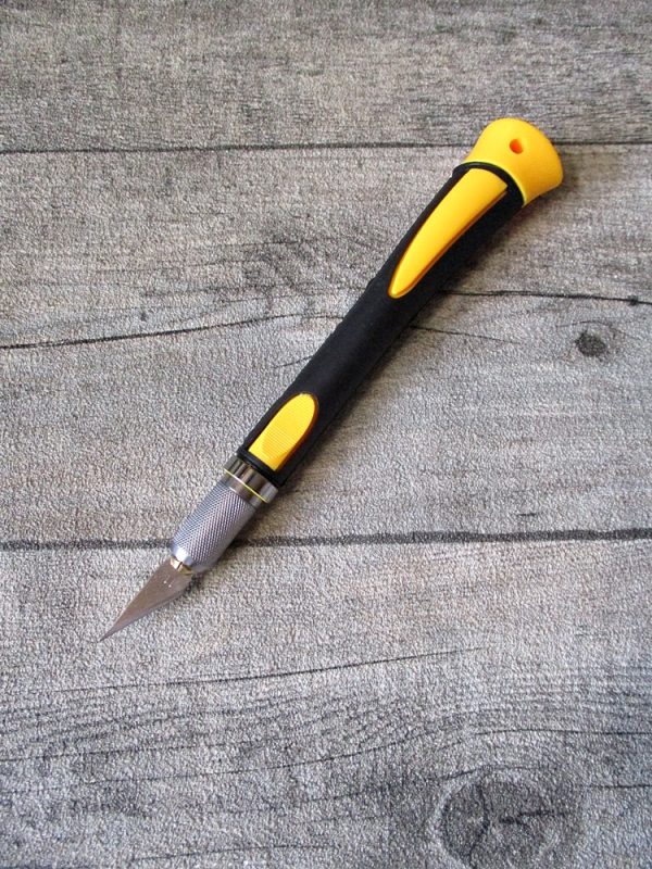 Skalpell Messer Cutter Scalpell schwarz-gelb Kunststoff Metall Ersatzklingen - LEDERTASCHENMANUFAKTUR