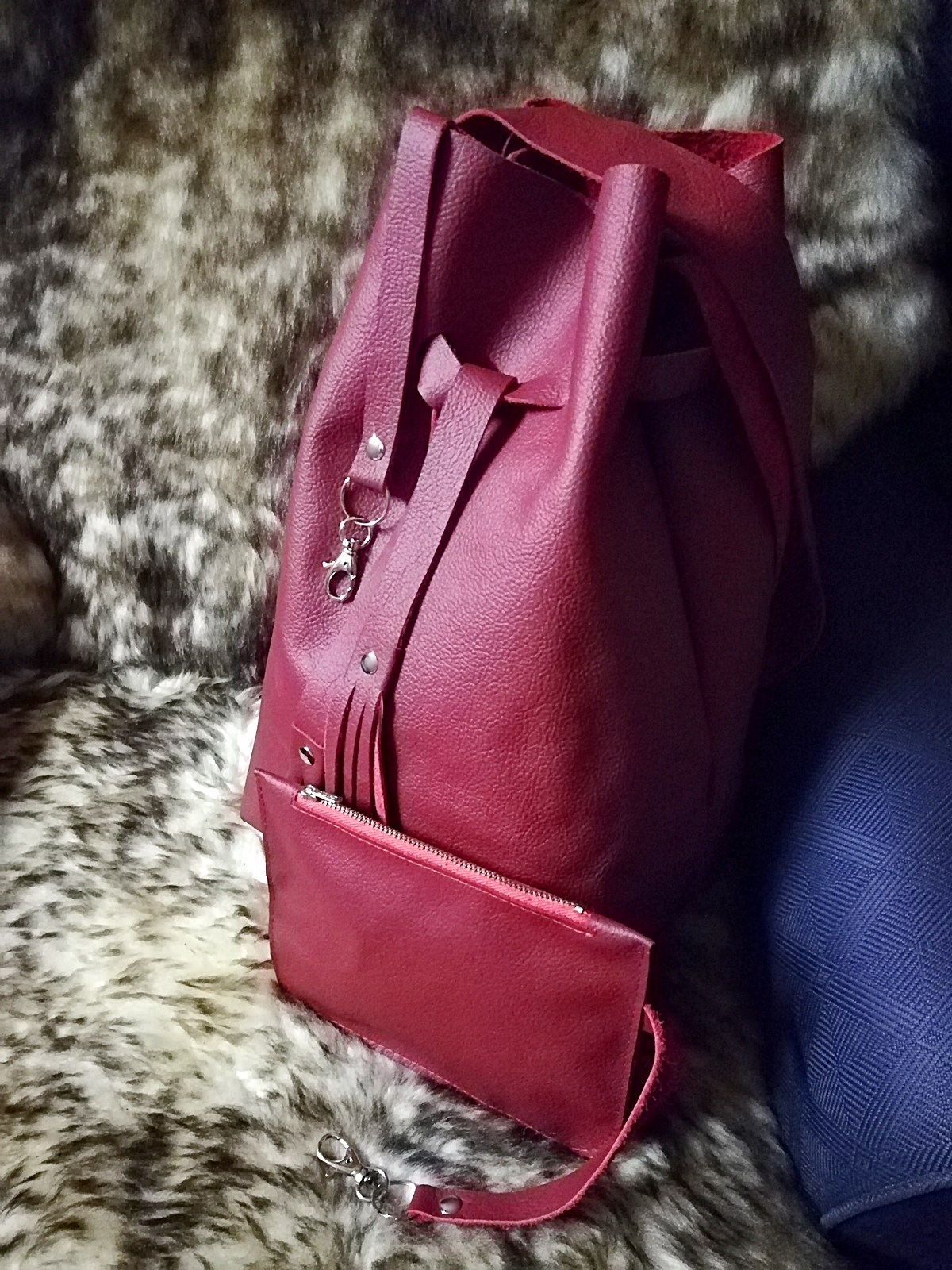 Bucket-Bag Handtasche Beuteltasche Schultertasche Leder kirschrot - MONDSPINNE Ledertaschenmanufaktur