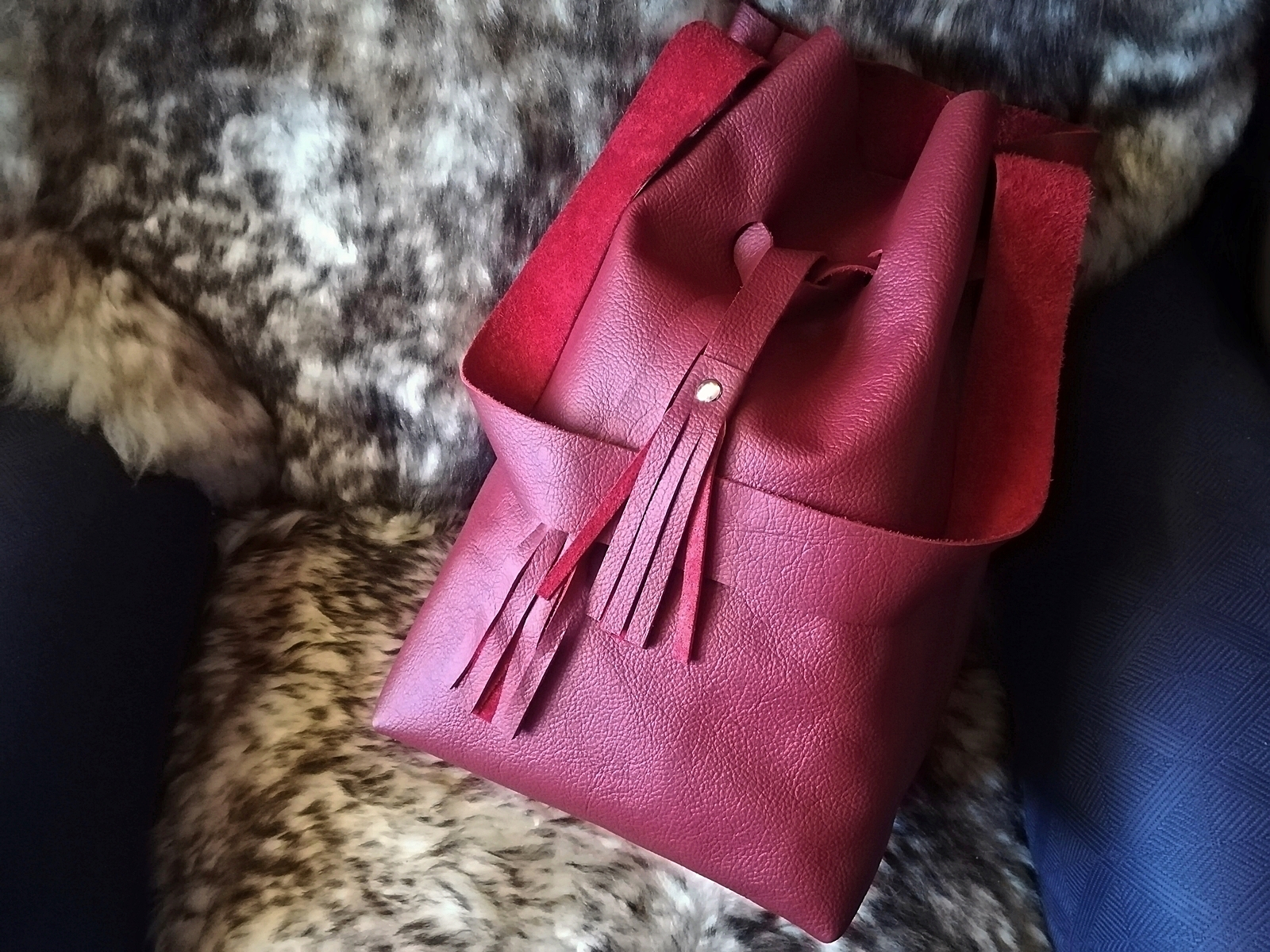 Bucket-Bag Handtasche Beuteltasche Schultertasche Leder kirschrot - MONDSPINNE Ledertaschenmanufaktur