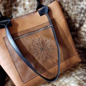 Tote Bag Shopper cognac-schwarz Stickerei Blumenmotiv - MONDSPINNE® Ledertaschenmanufaktur