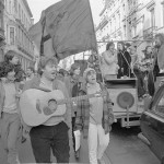 Rencontre dans la rue avec le Groupe "De Vieze Gasten" de Vuile Mong. (Mong Rosseels)