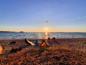 Leijasurffausopetusta auringonlaskussa