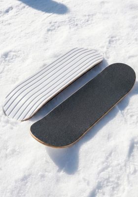 Single deck snowskate