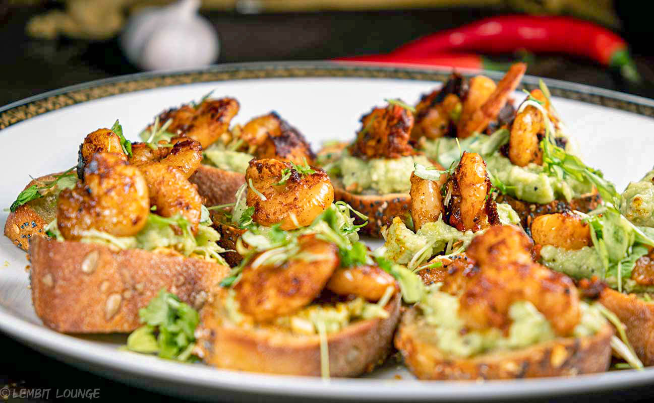 Garlic Shrimp and Avocado Bites crostini chips snacks