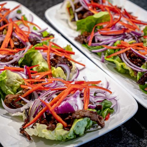 teriyaki marinated beef in salad leaves LCHF