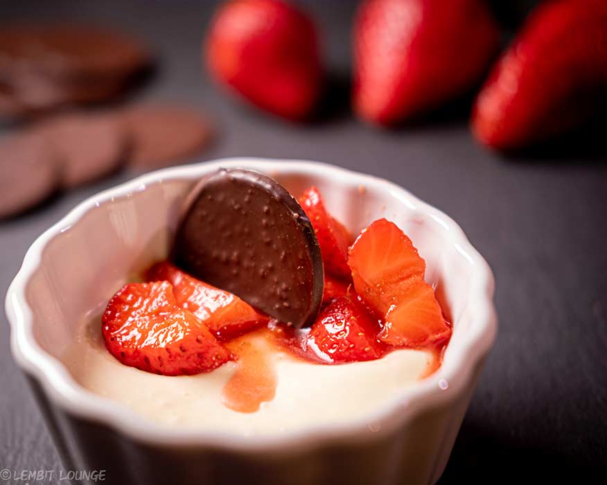 Chocolate mousse with lime-marinated strawberries Nutella