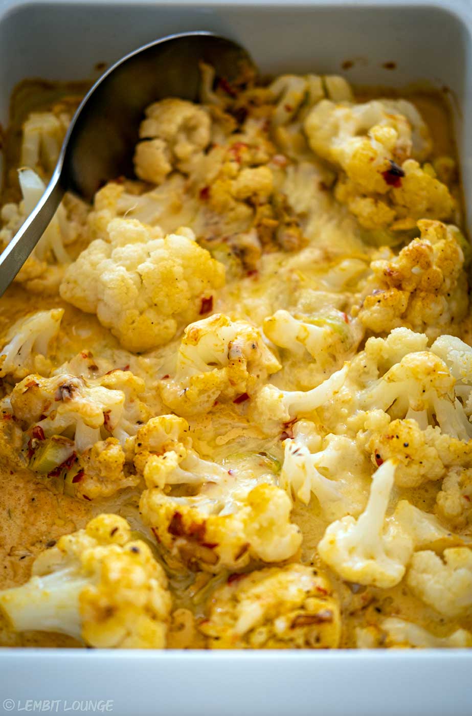 flavorful cauliflower and leek gratin curry cheddar