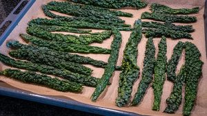 Spiced crispy kale chips cayenne salt oil snacks