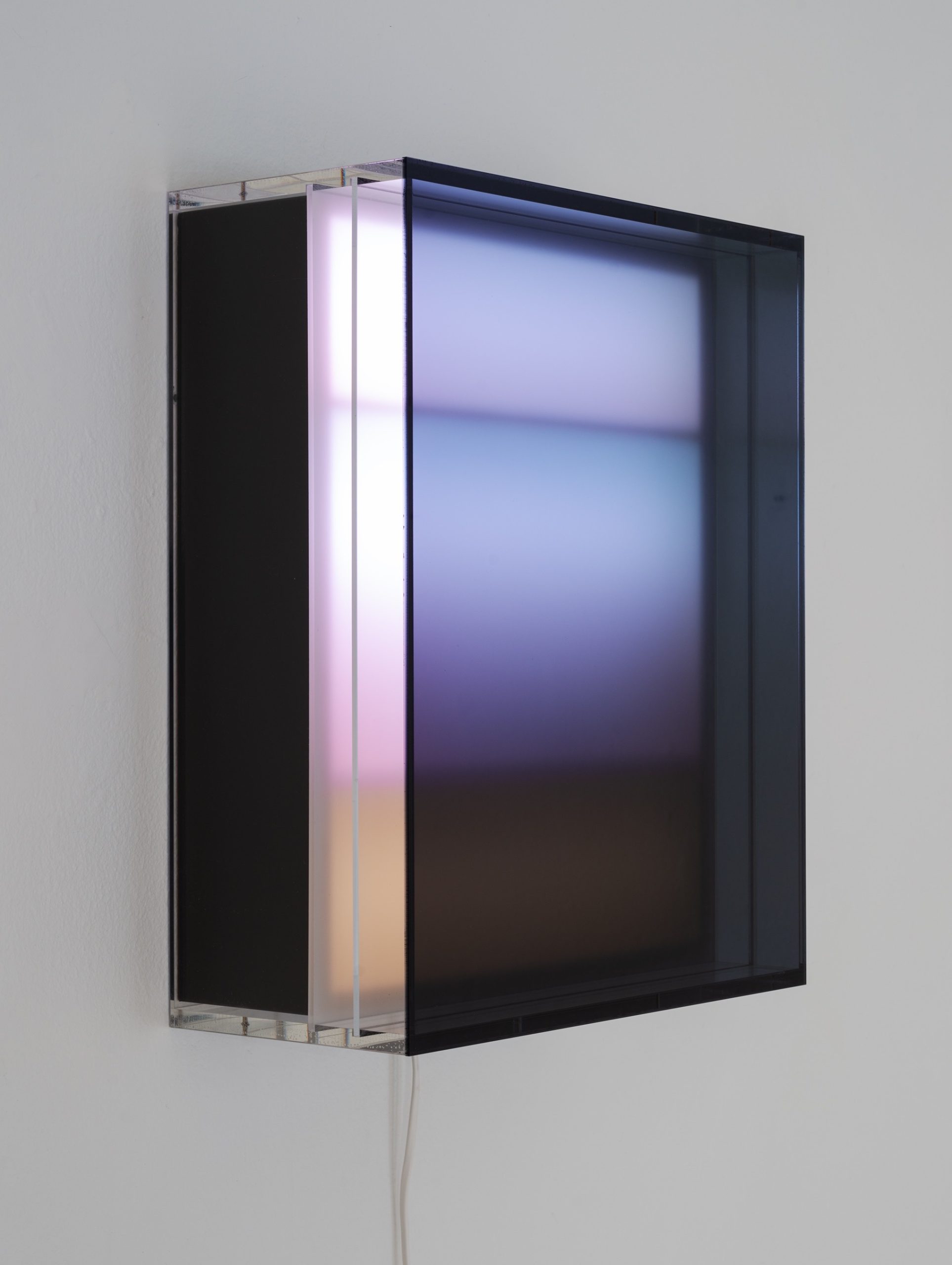 Christina Augustesen:<br />
Colour Spaces, Floral, 2023.<br />
Acrylic, colour fi lters and LED<br />
45 x 35 cm.