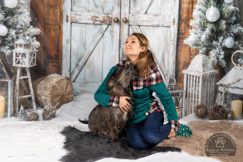 Photographe animalier 77 - Auto portrait avec Lumi. Décors studio mobile thème hivernal. 