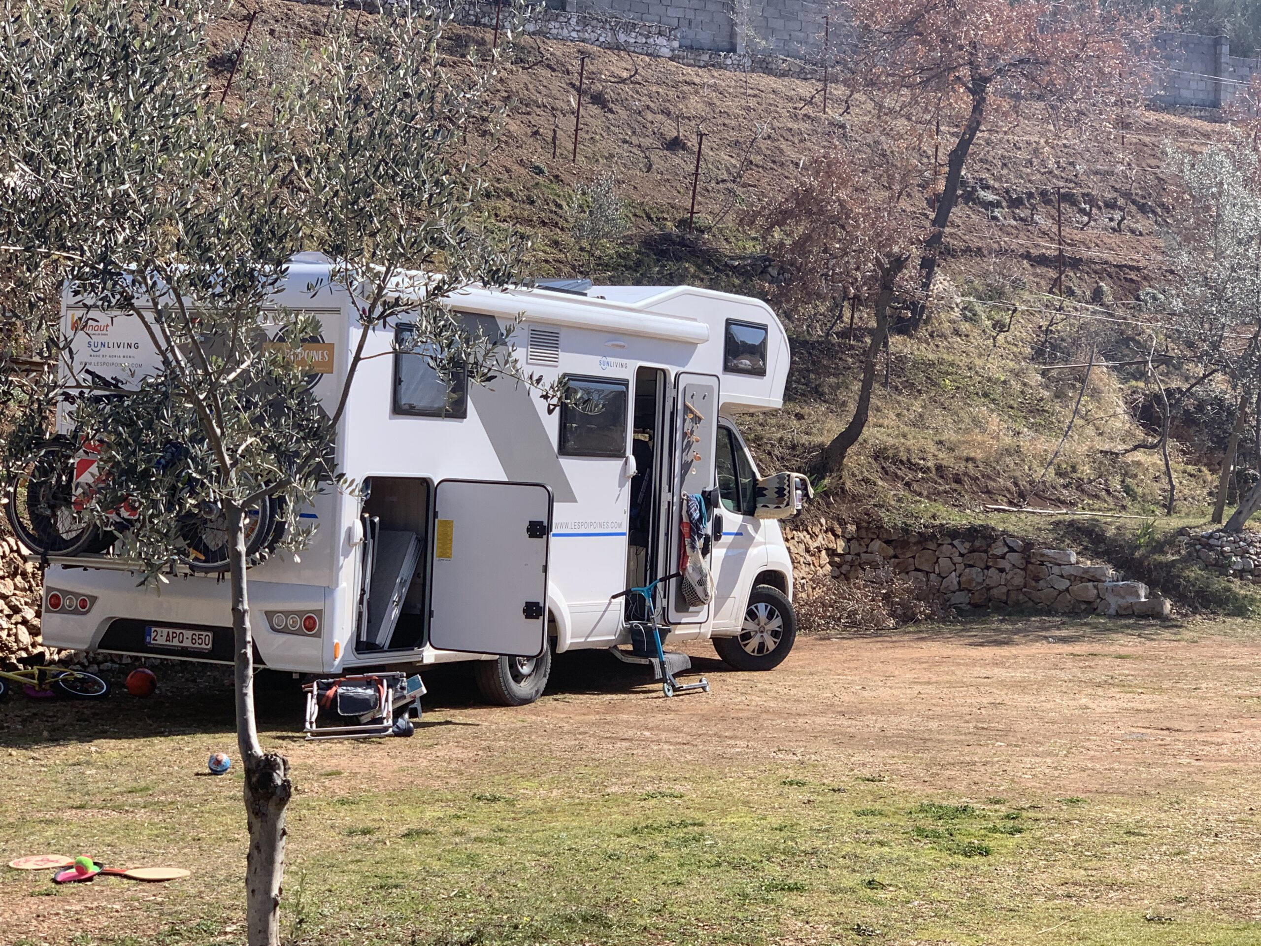 camping car sur un spot nature en Albanie