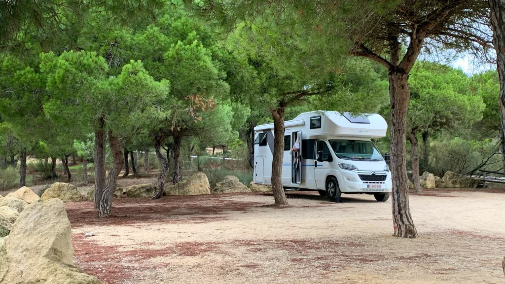camping car sauvage guide pratique bons plans astuces nomades organiser un tour d'Europe en camping-car