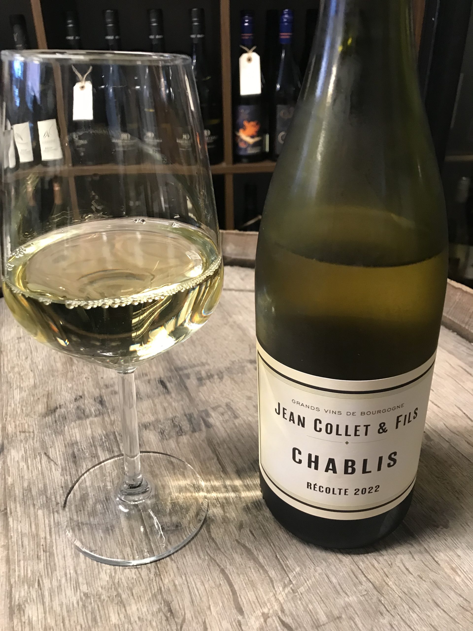 18.maj 2024: Rosenborggade, København: Flere vine smagt; Chablis, en 7 år gammel hvid Rueda Verdejo og en rød Côtes du Rhône Villages