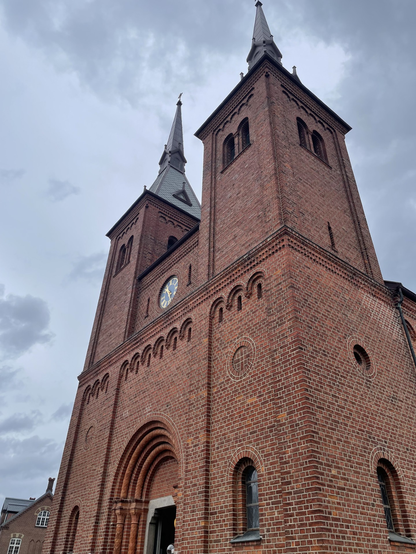 5.april 2026: Ordrup: Vindiktatorens Påskehøjmesserapport-kavalkade- del 3: Glad Påskesøndag i Ordrup Kirke!