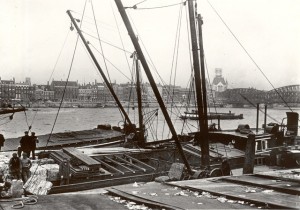 Gezicht op Boompjes vanaf Noordereiland, 1920-1930