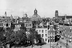 Wijnhaven/Posthoornsteeg, ter hoogte van de Regentessebrug 1920-1940