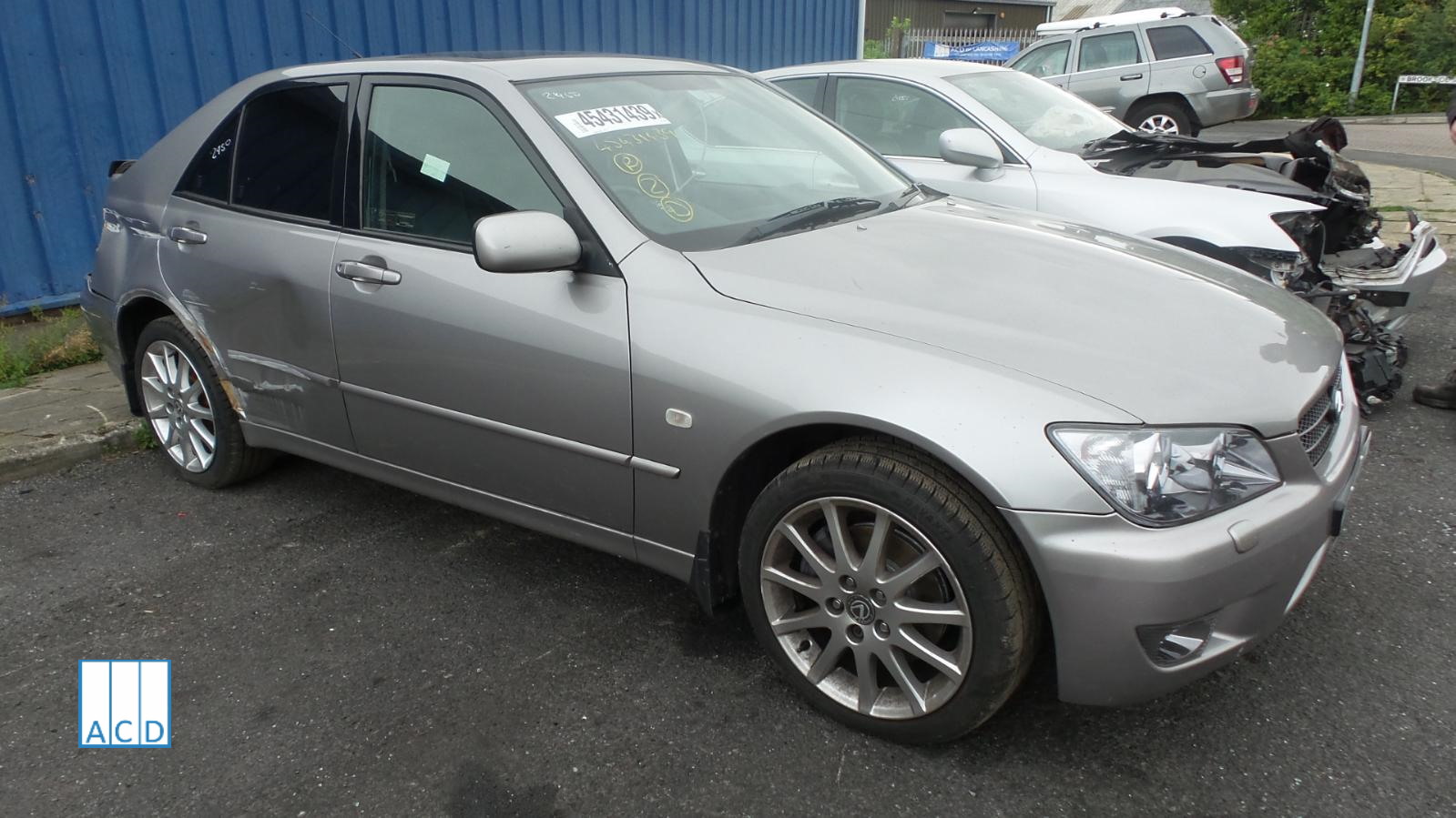 LEXUS IS200 LE used spares