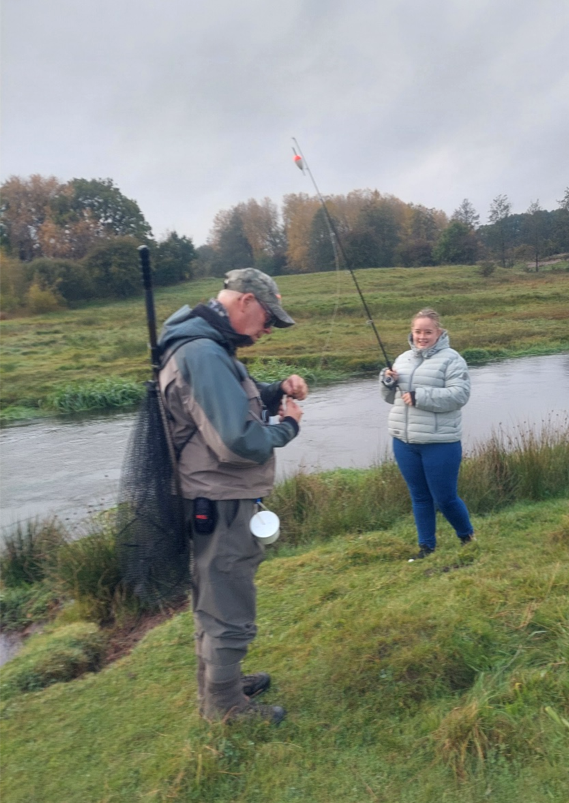 Unge på fisketur ved Karup Å