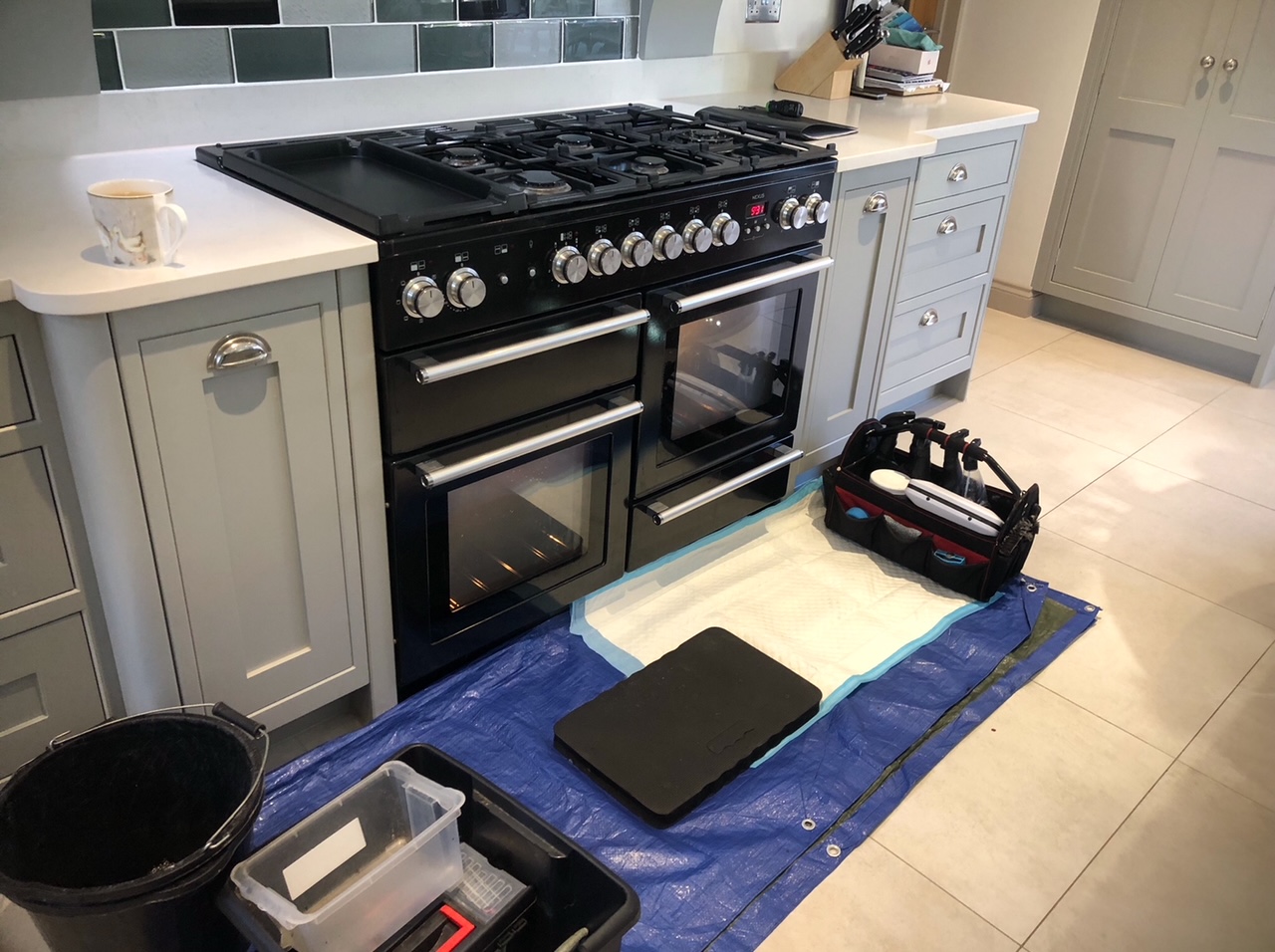 Oven cleaning set up