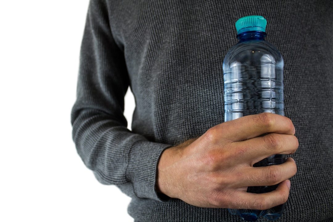 water-bottle-2821977_1280 Question Image