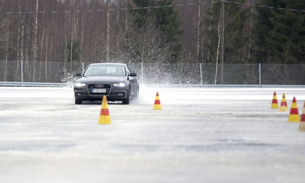 Risktvåan i Uppsala - Risktvåan Uppsala - Halkbana i Uppsala - Haklbana Uppsala - Riskutbildning del 2 Uppsala - Riskutbildning del 2 i Uppsala - Riskettan i Uppsala - Risk 1 & 2 i Uppsala RIskettan och risktvåan i Uppsala