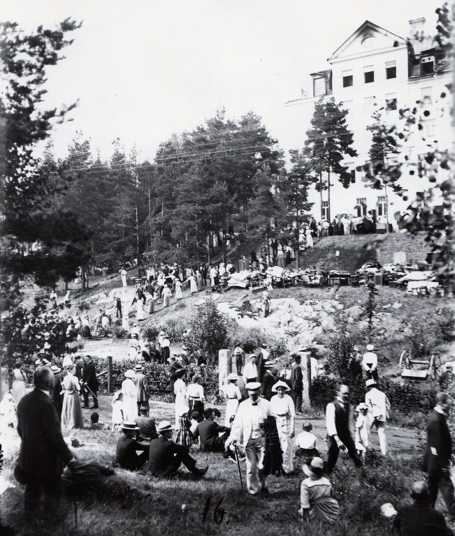 En bild berättar: Missionsskolan brinner sommaren 1914