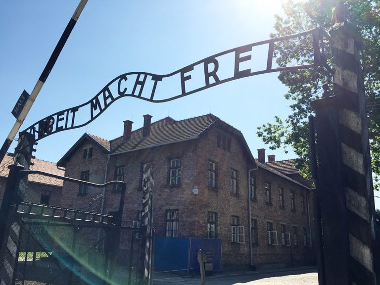 Lidingö låter skolklasser besöka Auschwitz