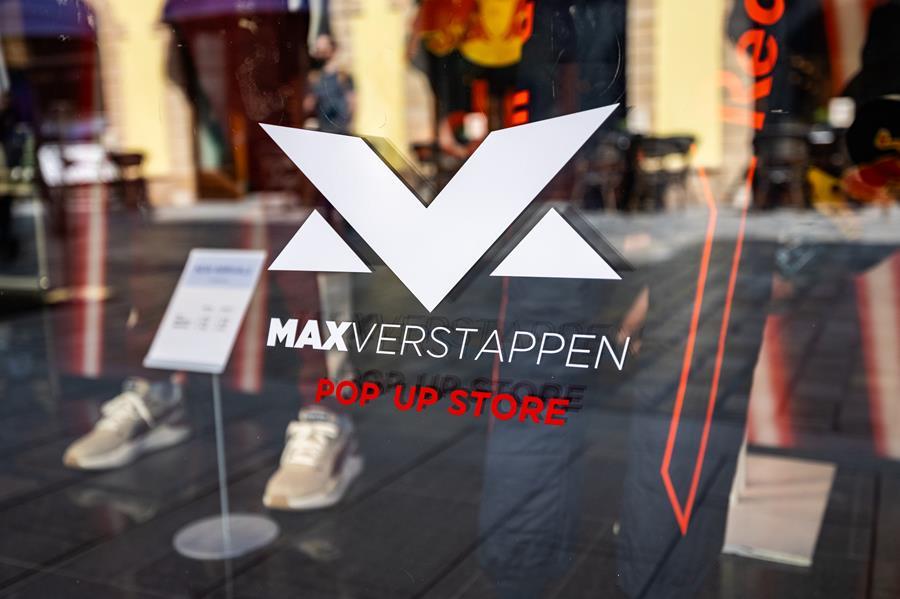 Max Verstappen opent pop-up store in Designer Outlet Roermond