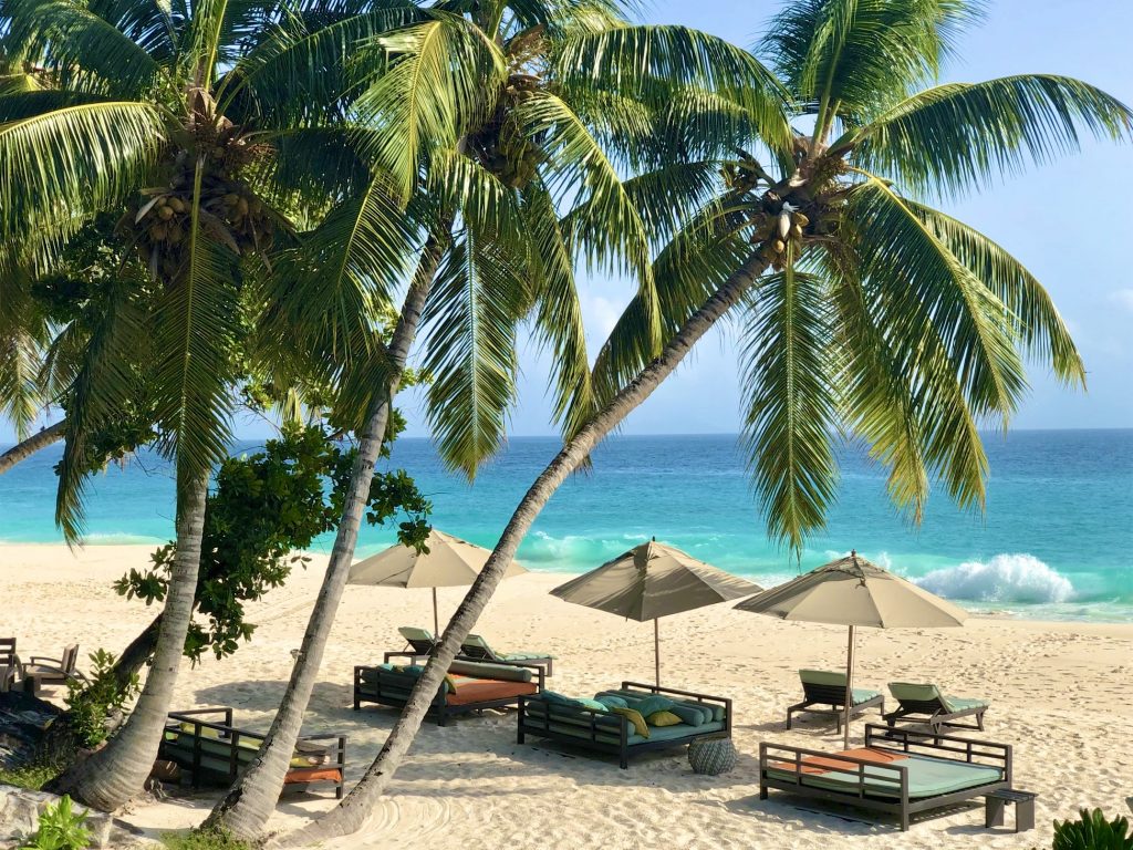 The beach bar on Fregate Island. Photo by Mihaela Limberea.