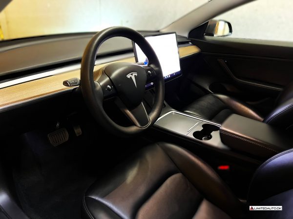 Tesla Model 3 Long Range AWD 4d - Image 5
