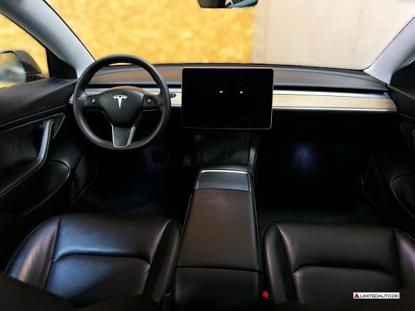 Tesla Model 3 Long Range AWD 4d - Image 13