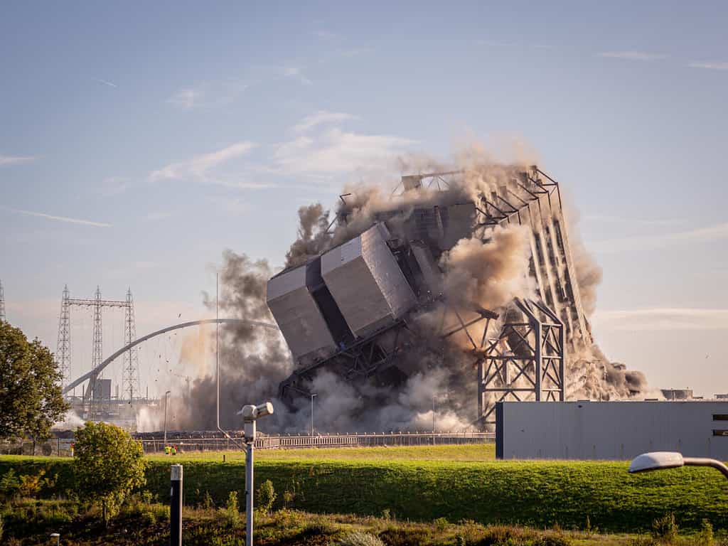 Energiecentrale electrabel kolencentrale entrale Nijmegen explosie implosie Weurt Sluis boem knal gaaf