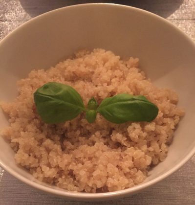 Lakseform med quinoa. Her er quinoa ferdigkokt.