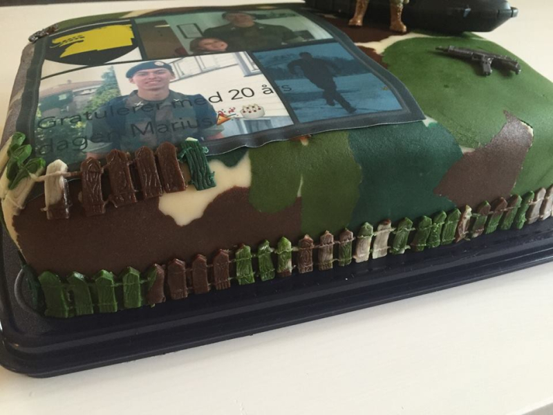 Militærkake eller kamuflasjekake klar til servering