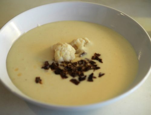 Bilde av deilig blomkålsuppe med fenalår