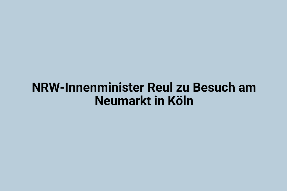 Innenminister Reul besucht den Neumarkt in Köln, FRN, NRW, Deutschland, bei einem offiziellen Ereignis.