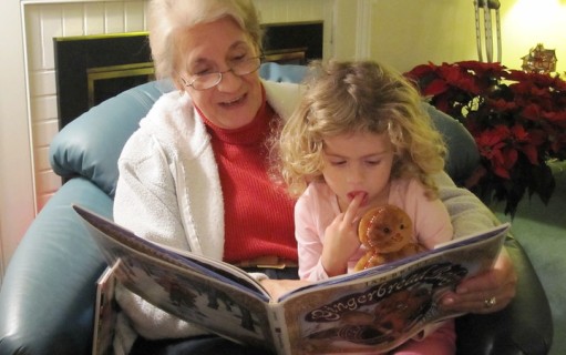 Mormor læser højt for Lily